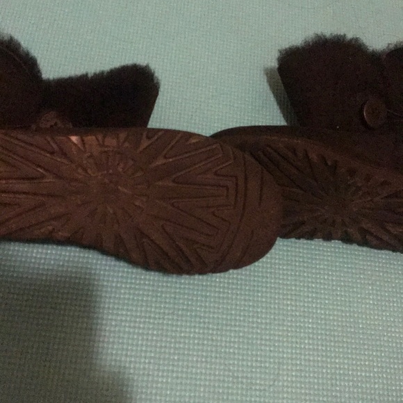 UGGS - Picture 3 of 4